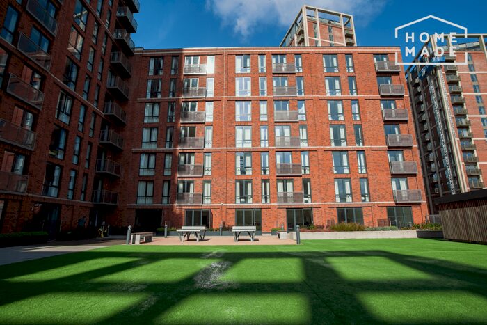 3 Bedroom Apartment To Rent In Oxbow, Salford, M5