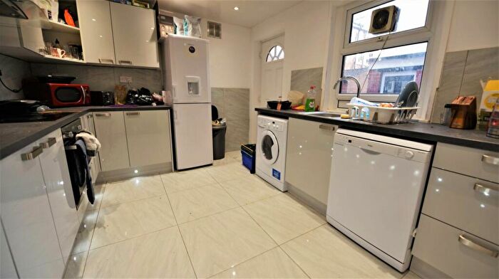 6 Bedroom House To Rent In Norwood Terrace, LS6