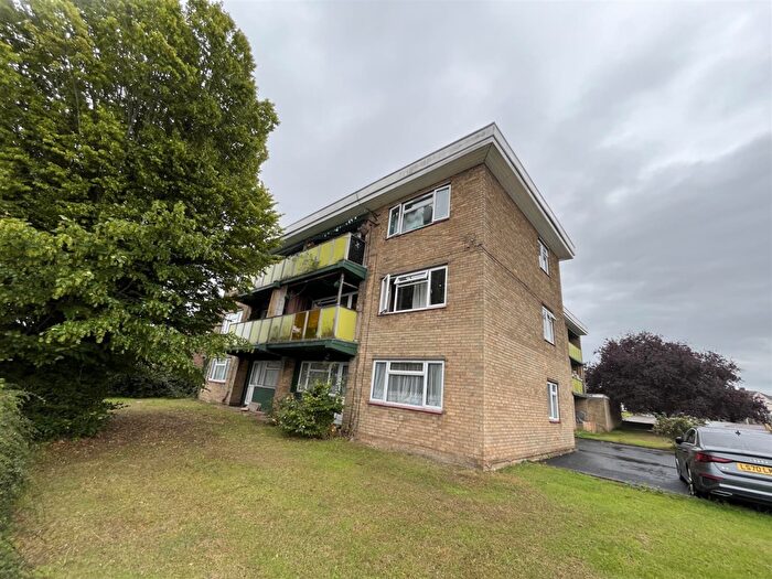 2 Bedroom Flat To Rent In Mayfield Road, Dunstable, LU5