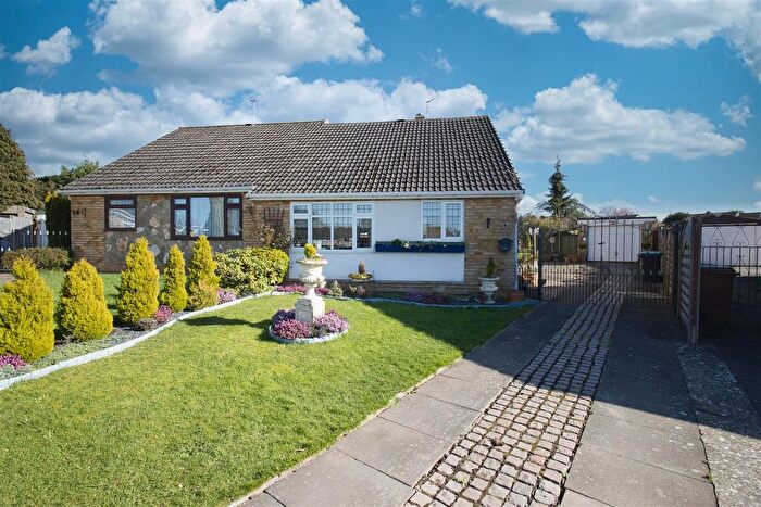 3 Bedroom Semi Detached Bungalow For Sale In Chatsworth Close, Burbage, Hinckley, LE10