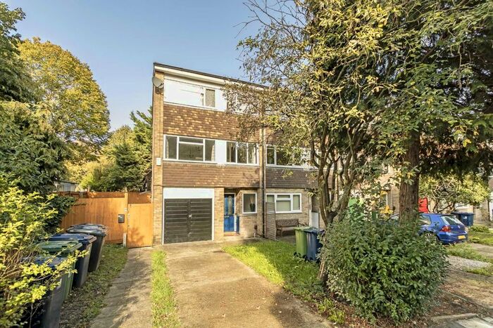 2 Bedroom Flat To Rent In Elmcroft Close, Eaton Rise, London, W5