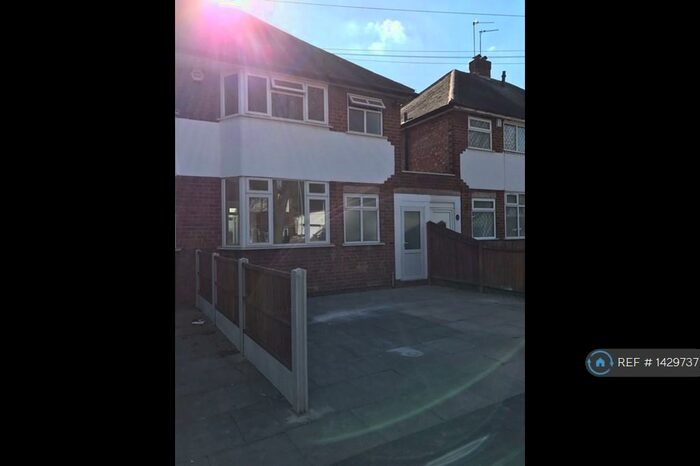 3 Bedroom Semi-Detached House To Rent In Horrell Road, Birmingham, B26