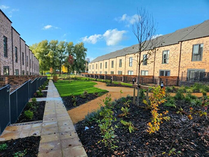 3 Bedroom Town House To Rent In Balsall Heath Road, Birmingham, B12