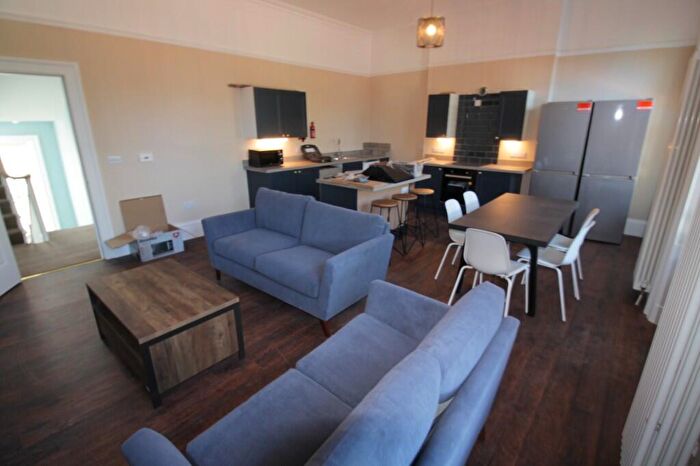 5 Bedroom Maisonette To Rent In Jesmond Road West, Newcastle Upon Tyne, NE2