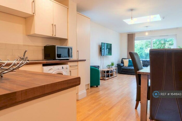 5 Bedroom Terraced House To Rent In Courtenay Street, Cheltenham, GL50