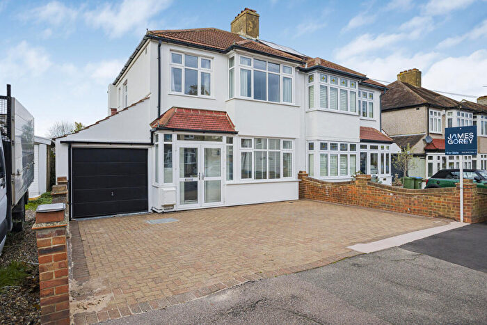 3 Bedroom Semi Detached House For Sale In Thaxted Road, London, SE9