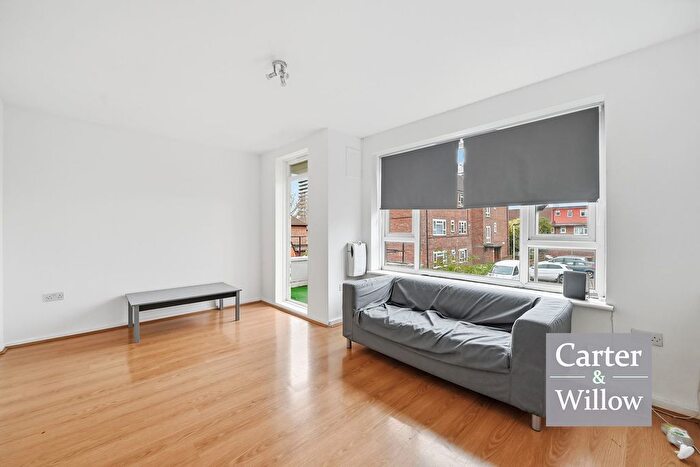 2 Bedroom Flat To Rent In Mason Close, London, E16