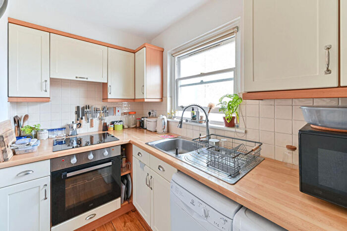 1 Bedroom Flat For Sale In Bethnal Green Road, Bethnal Green, London, E2