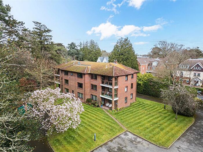 2 Bedroom Flat For Sale In Tower Road, Poole, BH13