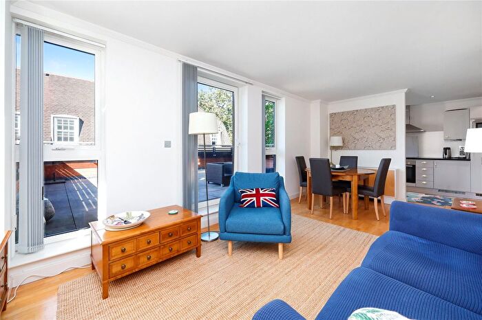 2 Bedroom Flat For Sale In High Holborn, London, WC1V