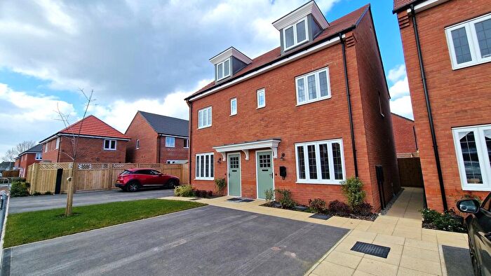 3 Bedroom Town House To Rent In Hankinson Avenue, Heald Green, SK8