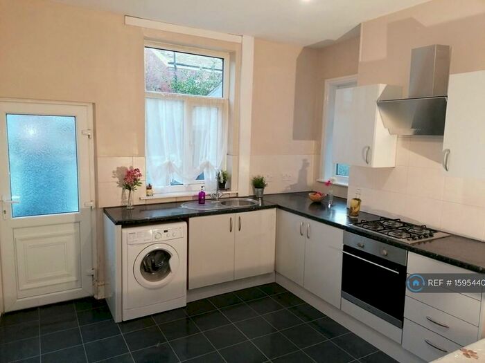 2 Bedroom End Of Terrace House To Rent In Farr Street, Stockport, SK3