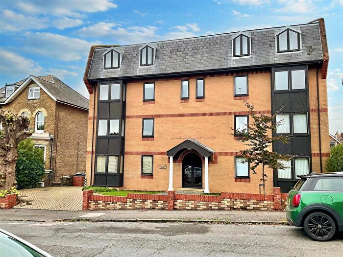 2 Bedroom Flat To Rent In Godwyne Court, Godwyne Road, Dover, CT16
