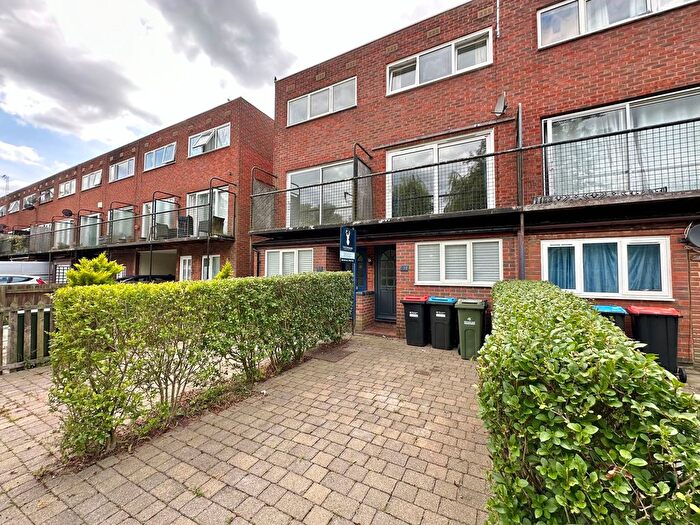 4 Bedroom Terraced House To Rent In Waterside, Peartree Bridge, MK6