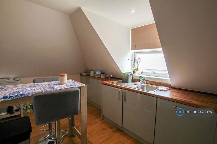2 Bedroom Flat To Rent In Lord Lyon, Stockcross, Newbury, RG20