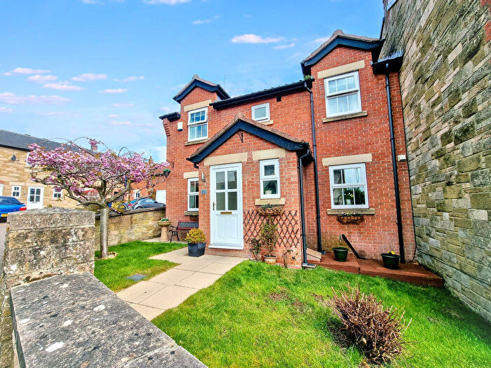 4 Bedroom Semi Detached House For Sale In Village Farm, Walbottle, NE15