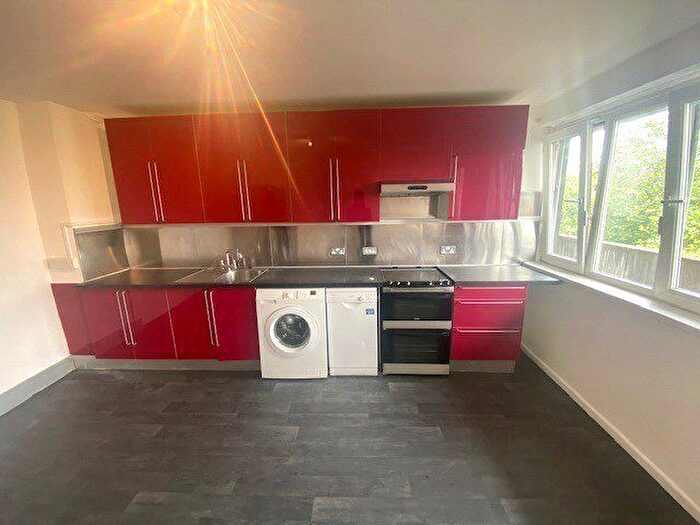 3 Bedroom Flat To Rent In Patrick Coman House, Skinner Street, Clerkenwell, London, EC1V