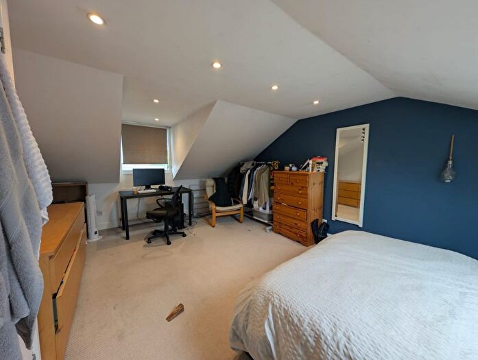 3 Bedroom Flat To Rent In Kellett Road, London, SW2