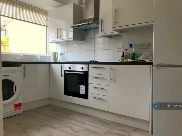 3 Bedroom Terraced House To Rent In Vernon Road, Leicester, LE2