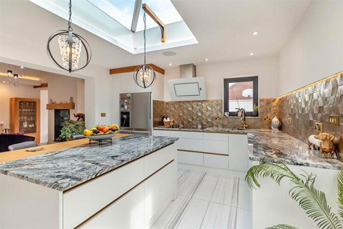 3 Bedroom Detached Bungalow For Sale In Mansfield Road, Mansfield Woodhouse, NG19