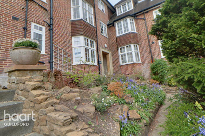 2 Bedroom Flat To Rent In Chaucer Court, Guildford, GU2