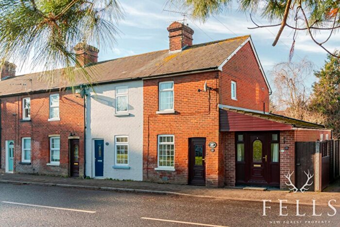 3 Bedroom End Of Terrace House For Sale In Christchurch Road, Ringwood, BH24