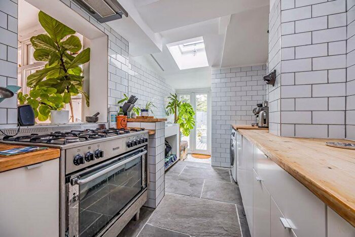 3 Bedroom Terraced House For Sale In Stamshaw Road, Portsmouth, PO2