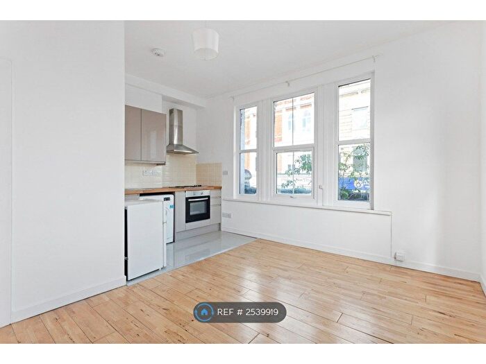 1 Bedroom Flat To Rent In Peckham High Street, London, SE15