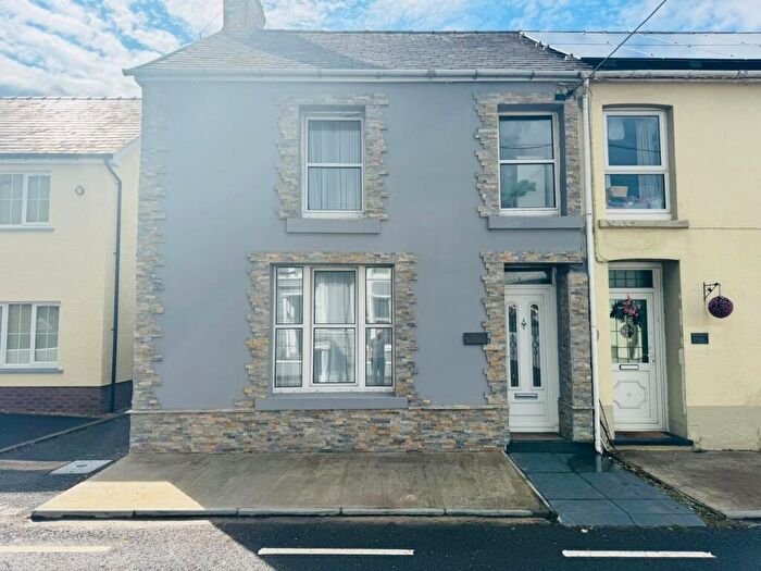 3 Bedroom Semi Detached House For Sale In Llanybydder, SA40