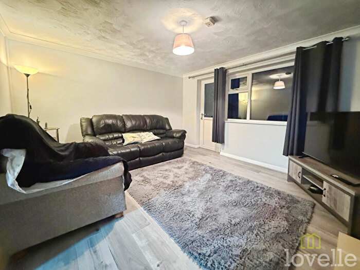 2 Bedroom Semi-Detached House For Sale In Copper Beech Close, Gainsborough, DN21