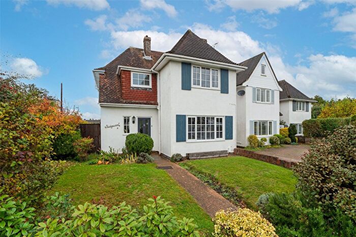 3 Bedroom Detached House For Sale In Half Moon Lane, Worthing, West Sussex, BN13