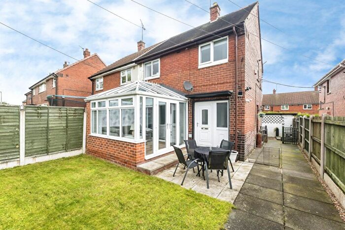 3 Bedroom Semi-Detached House For Sale In Deansway, Morley, Leeds, LS27
