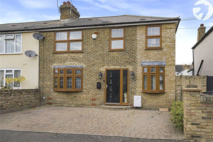 3 Bedroom End Terrace House For Sale In Lewis Road, Swanscombe, Kent, DA10