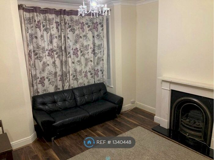2 Bedroom Flat To Rent In Cleveland Park Avenue, London, E17