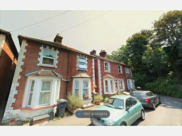 3 Bedroom Semi-Detached House To Rent In Chestnut Road, Guildford GU1
