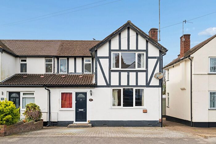 3 Bedroom Semi Detached House For Sale In Mill Way, North Bushey, WD23