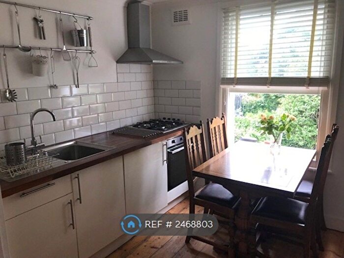 2 Bedroom Flat To Rent In Norwood Road, London, SE24