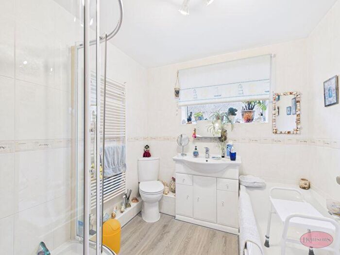 2 Bedroom Detached Bungalow For Sale In Mountbatten Close, Christchurch, BH23