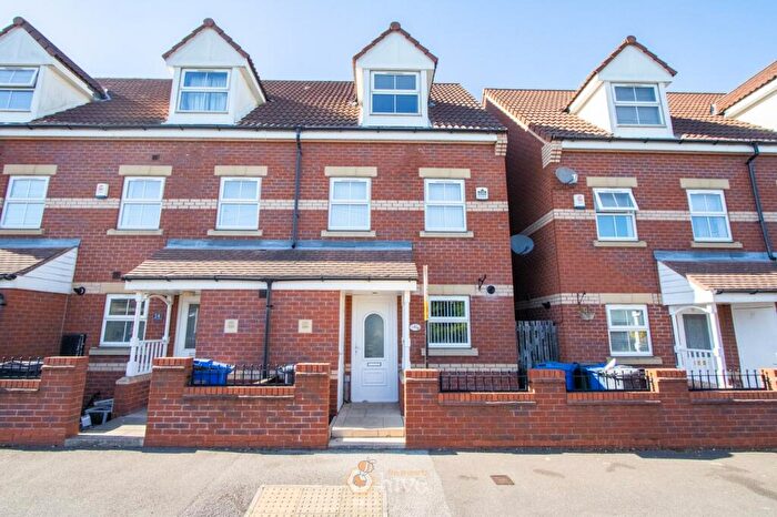 3 Bedroom Town House For Sale In Junction Road, Stainforth, Doncaster, DN7