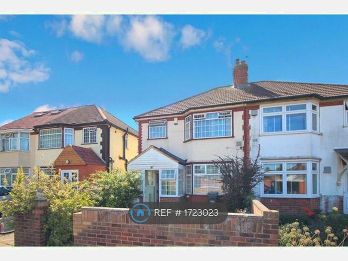 3 Bedroom Semi-Detached House To Rent In Cardington Square, Hounslow, TW4