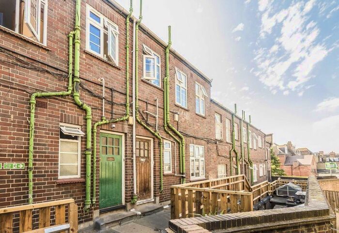 1 Bedroom Flat To Rent In Streatham Green, Streatham High Road, London, SW16