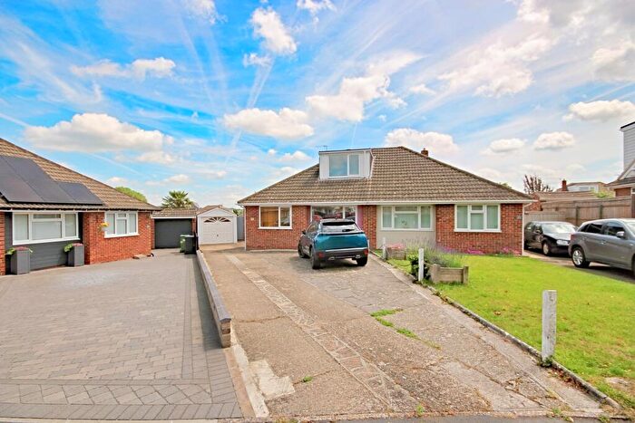 4 Bedroom Semi-Detached Bungalow For Sale In Flaxman Drive, Allington, Maidstone, ME16