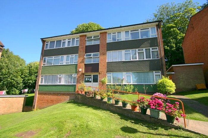 2 Bedroom Flat To Rent In Harestone Hill, Caterham, CR3