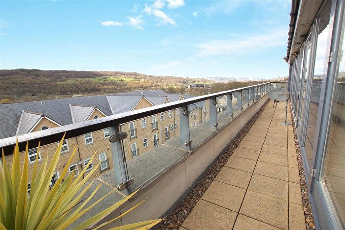 2 Bedroom Flat To Rent In Apartment, Limefield Mill, Bingley, West Yorkshire, BD16