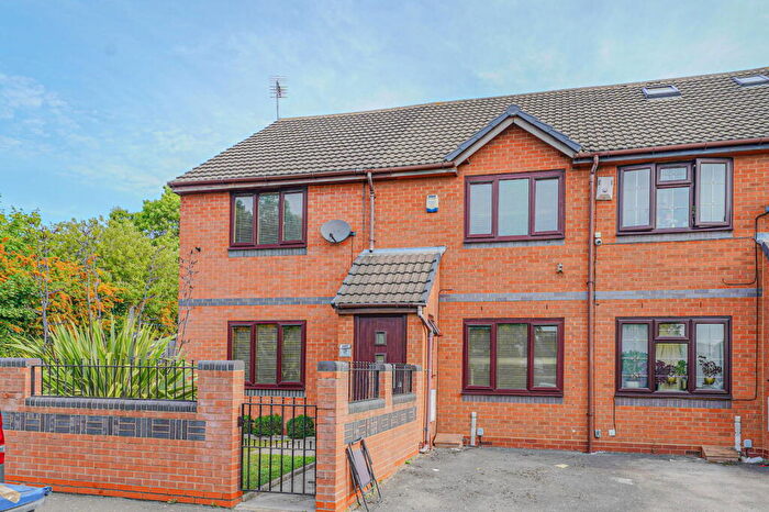 4 Bedroom Semi-Detached House For Sale In Kenelm Road, Small Heath, B10