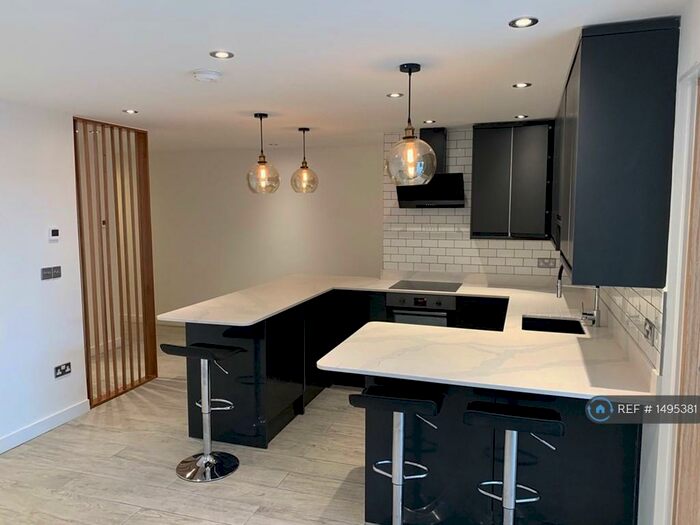 3 Bedroom Flat To Rent In London, London, N8