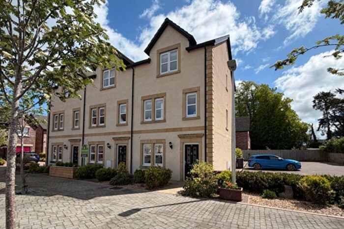 3 Bedroom End Of Terrace House For Sale In Bishops Way, Dalston, CA5