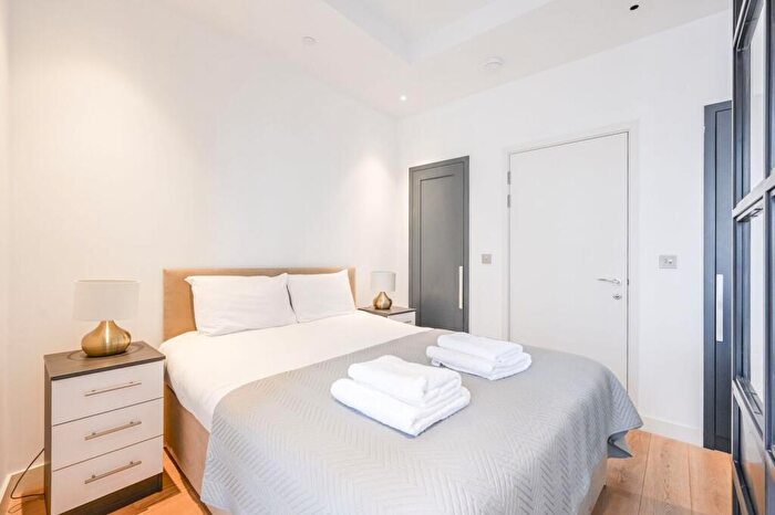 Studio To Rent In X, Canning Town, London, E14
