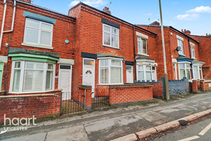 3 Bedroom Terraced House For Sale In Gipsy Lane, Leicester, LE4