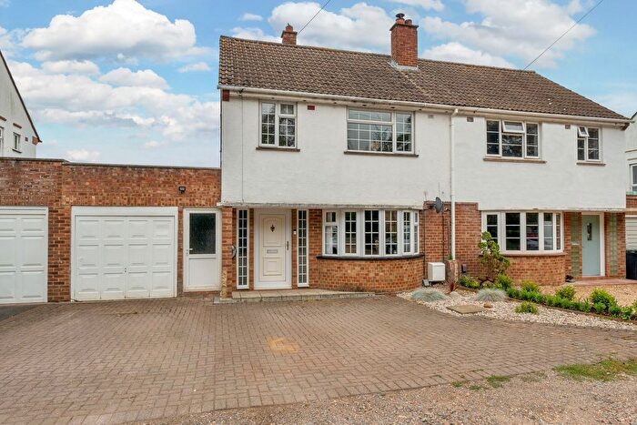 3 Bedroom Semi Detached House For Sale In Hitchin Road, Shefford, SG17